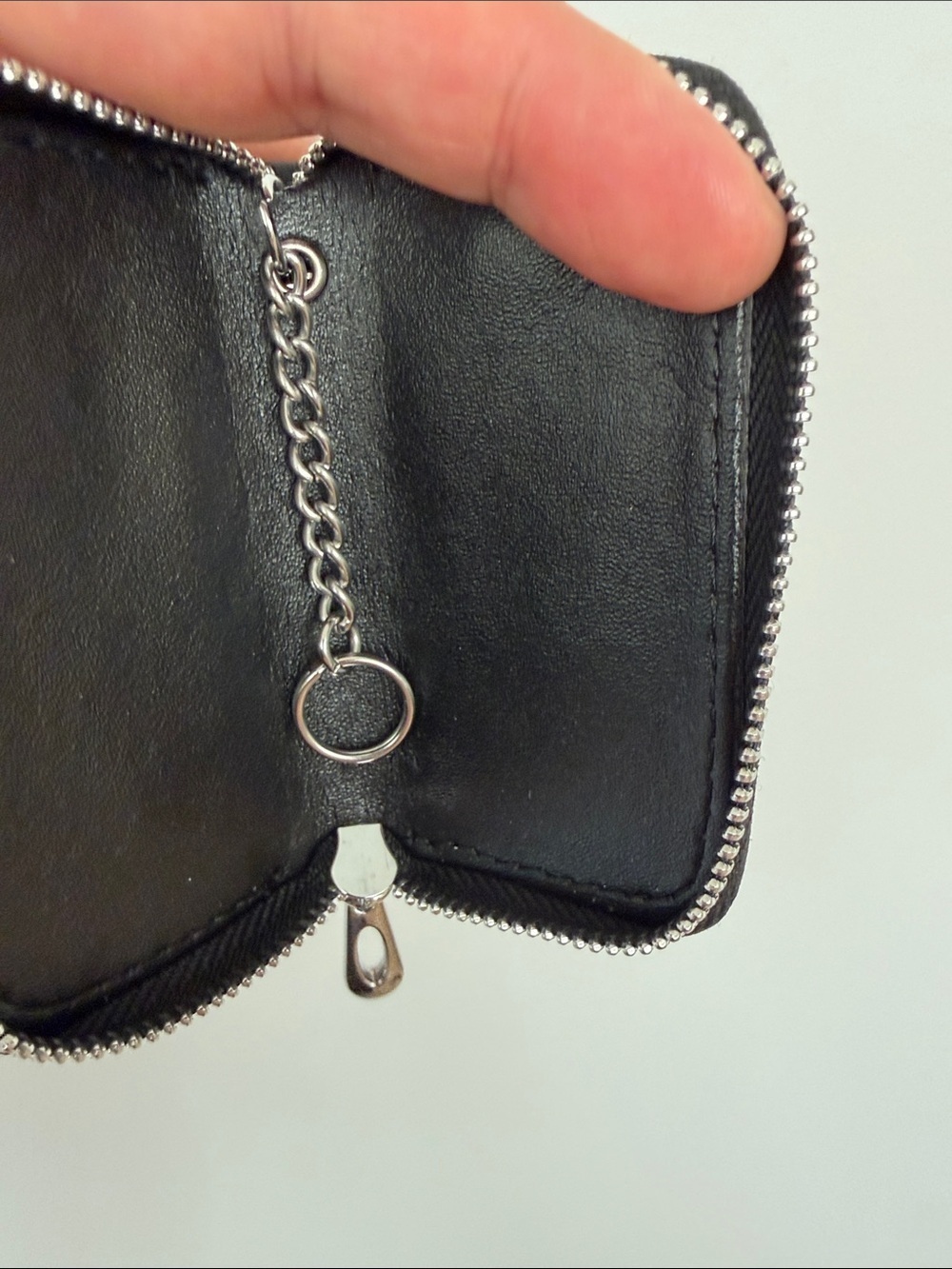 Black Leather Key Case with Gold Clip Excellent Condition - Picture 3 of 6